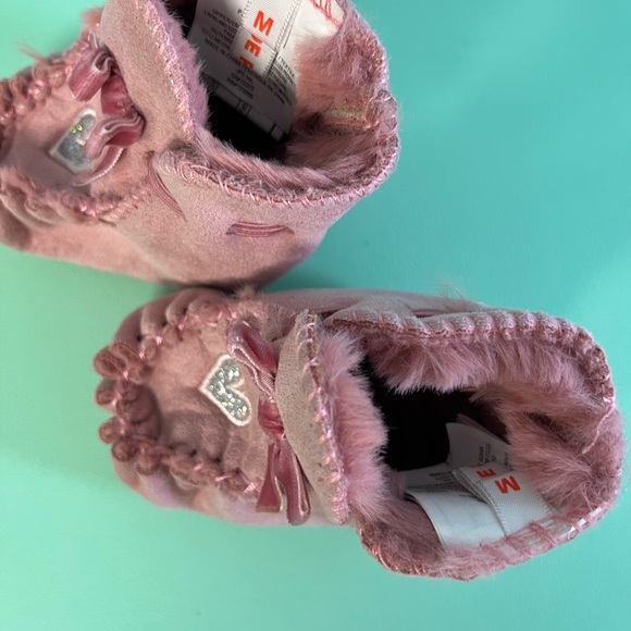 Joe Fresh Baby Booties Pink with a Bow and Heart, Baby size M,baby fall booties - Picture 5 of 8